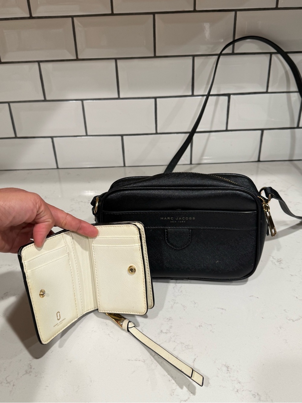 Marc Jacobs Black Leather Crossbody Bag with matching wallet - Picture 2 of 10